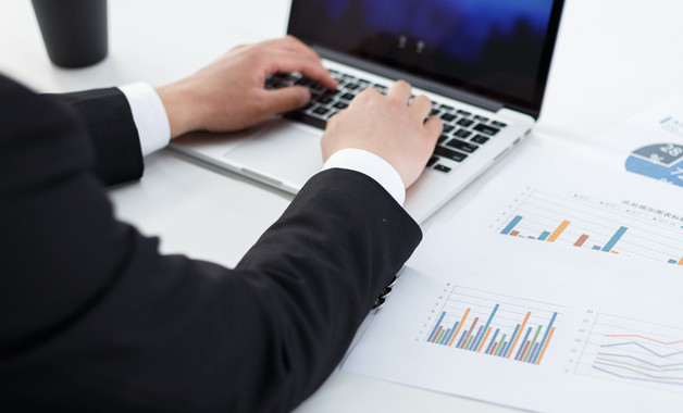 销售员年终工作总结800字